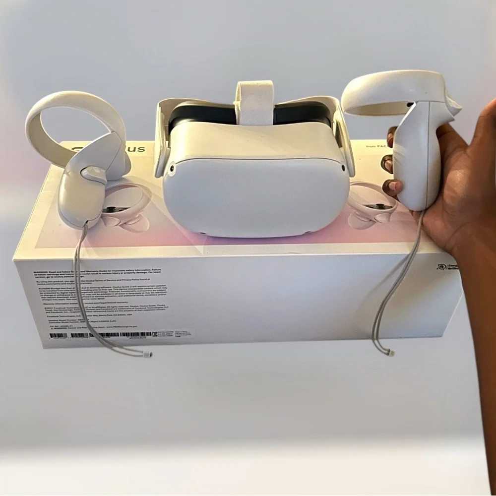 Oculus White Standalone VR Headset with Touch Controllers